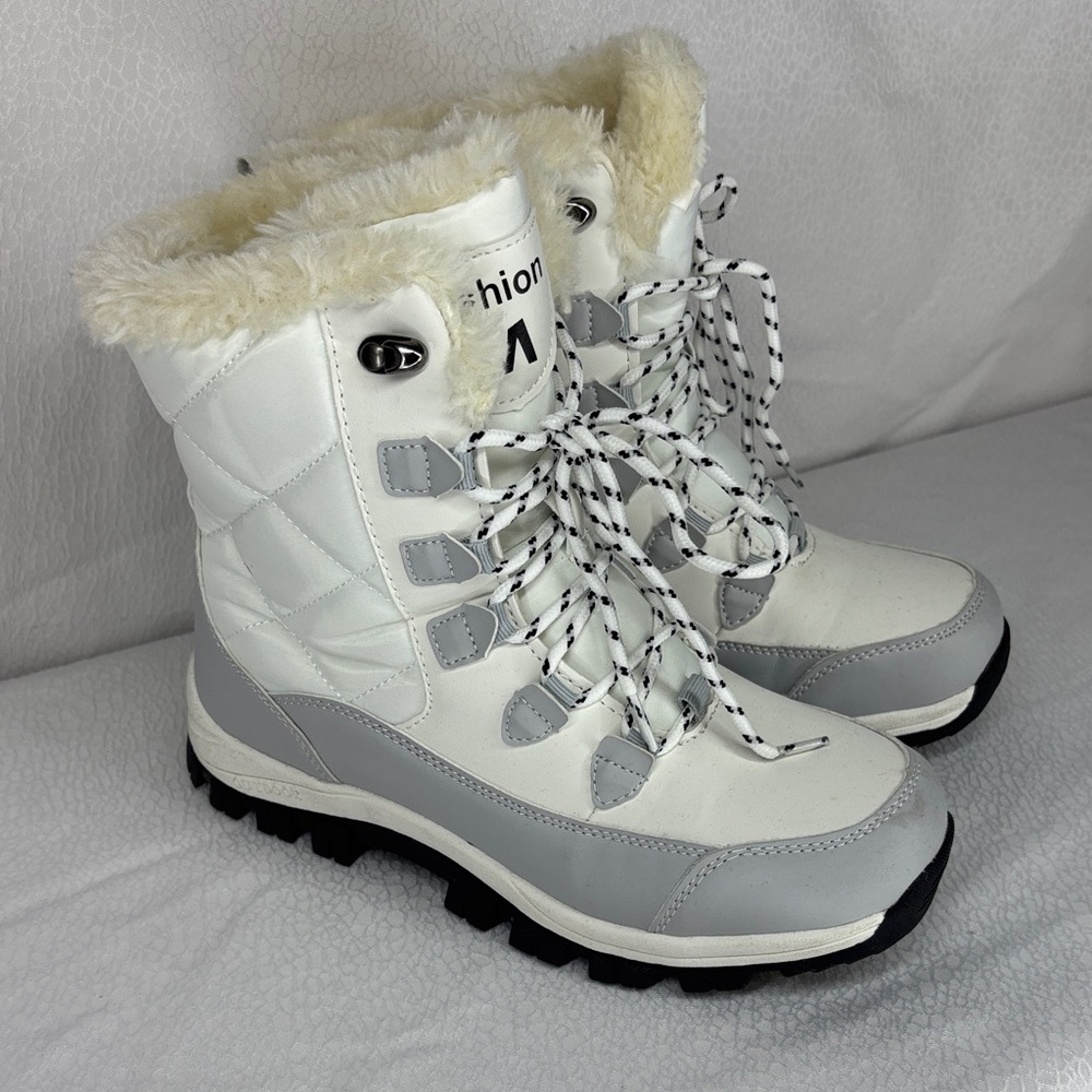 White Faux Fur Lined Winter Snow Boots | EU 37 (US 6.5–7)